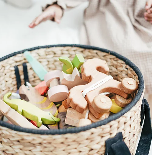 Cesta para ordenar los juguetes de los niños