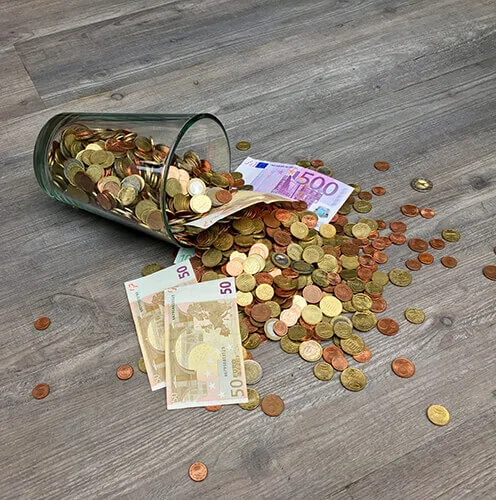 Dinero para ahorrar en un fondo de emergencia.