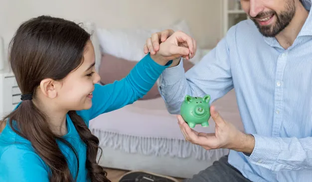 ¿Cómo enseñar a tu hijo a gestionar su paga de Semana Santa? Evitar que se la gaste en un día