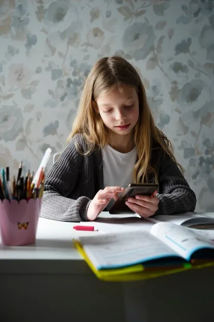 Ilustración del artículo «¿Es el momento de darle su primer móvil a tu hijo? Señales claras para tomar la mejor decisión»