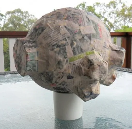 Hucha de cerdito de papel en fabricación