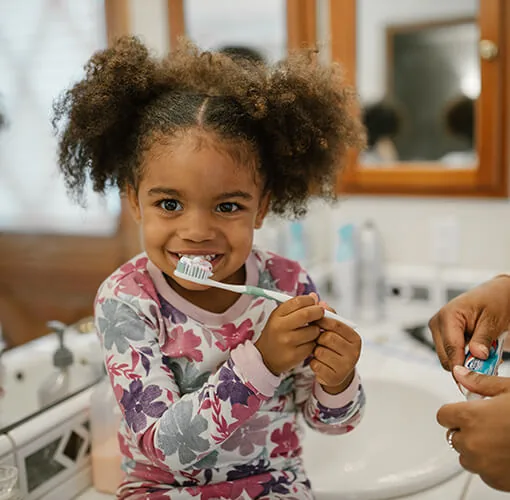 Ni lavándose los dientes, vuelta a la rutinaña